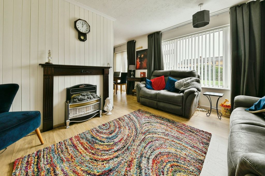 Property photo 2 of 21 Lounge