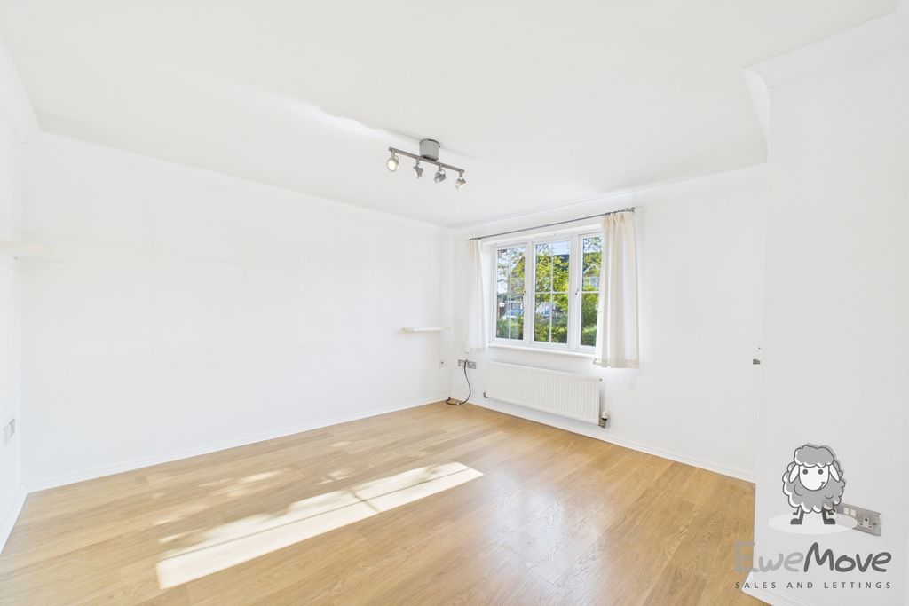 Property photo 2 of 11 1