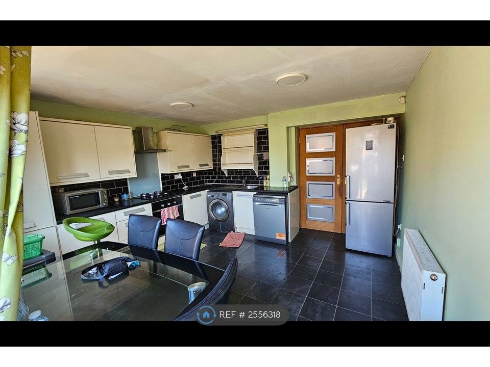Property photo 3 of 9 Kitchen