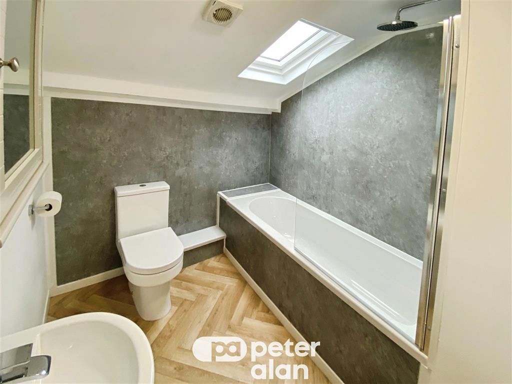 Property photo 3 of 8 Bedroom