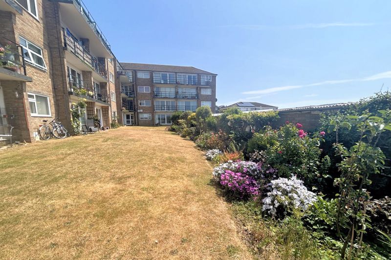 Property photo 1 of 16 Communal Gardens