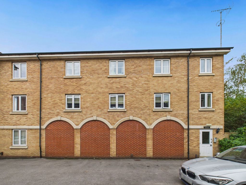 Property photo 1 of 8