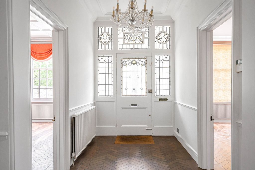 Property photo 2 of 19 Entrance