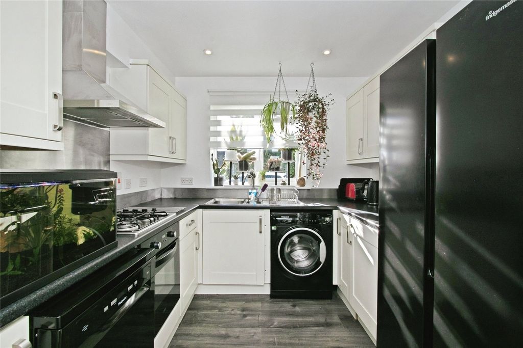 Property photo 3 of 27 Kitchen