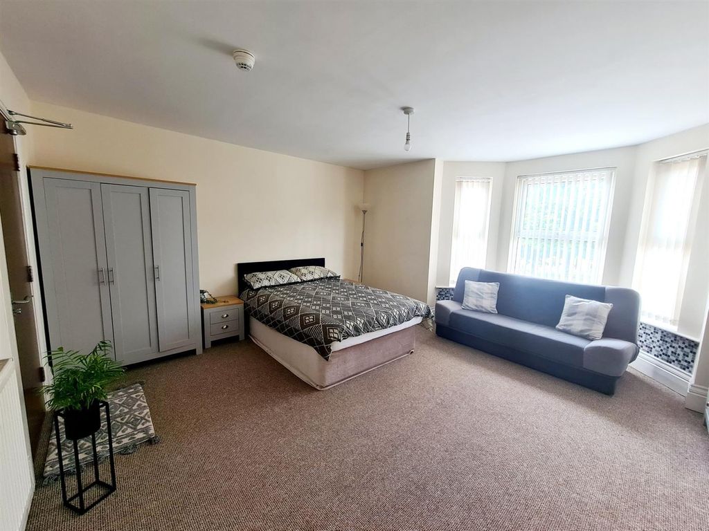 Property photo 3 of 9 18450862_172070182.Jpg