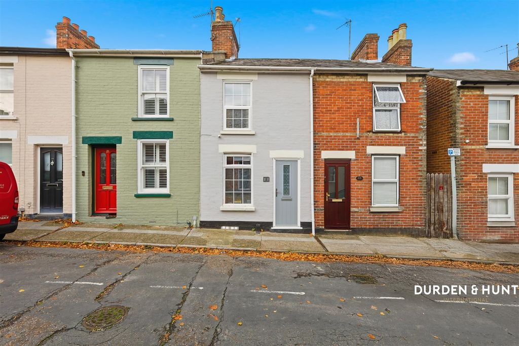 Property photo 1 of 13 Cedars Road