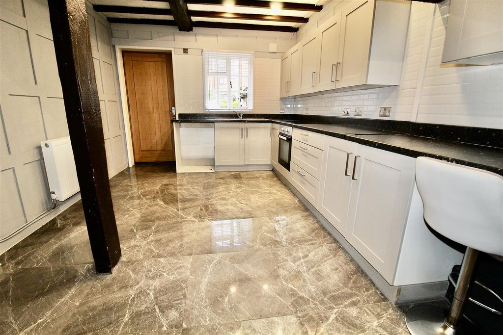 Property photo 3 of 27 Kitchen/Dining Room