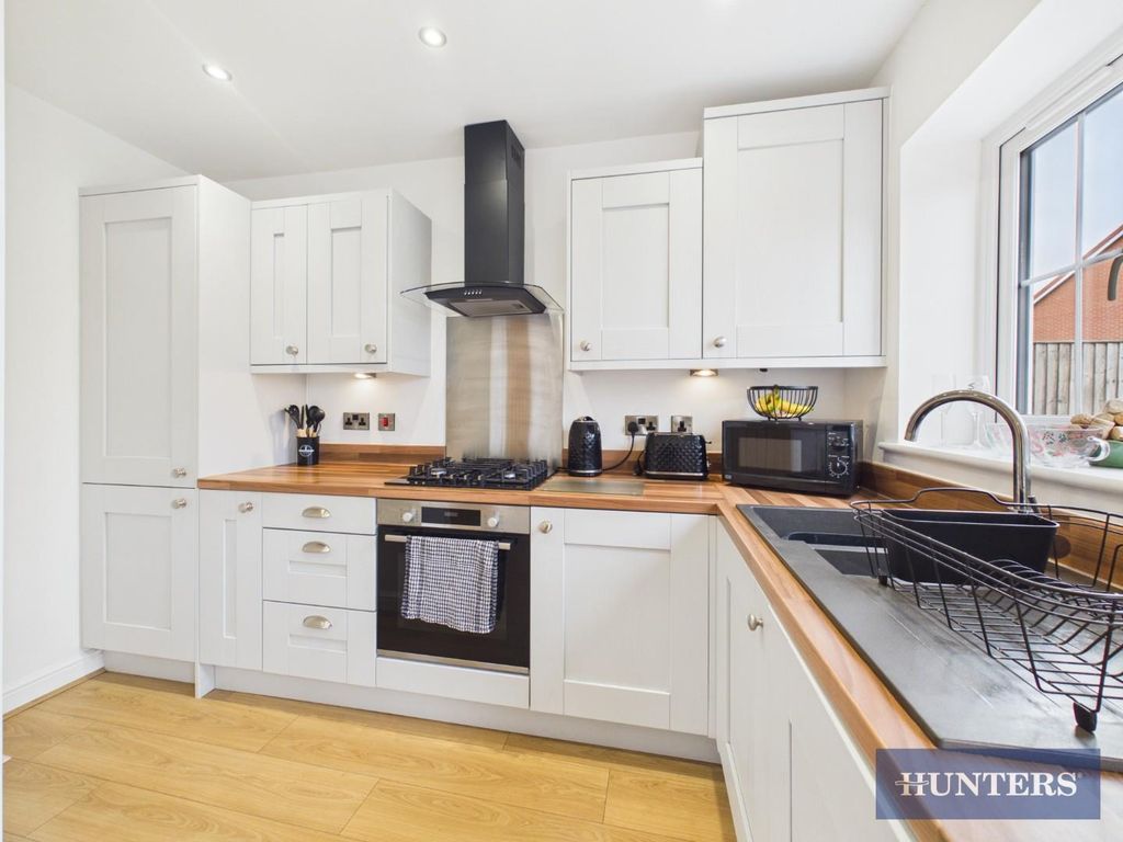 Property photo 2 of 17 Kitchen