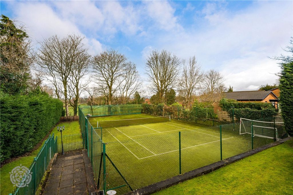 Property photo 3 of 79