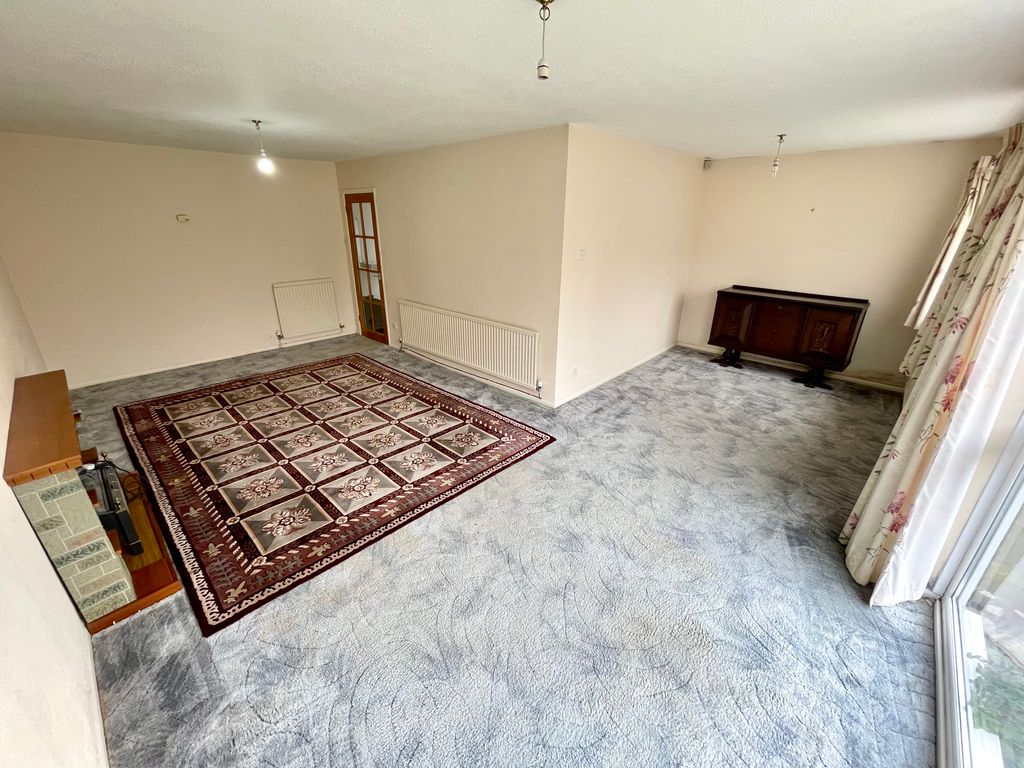 Property photo 2 of 11 Living Room