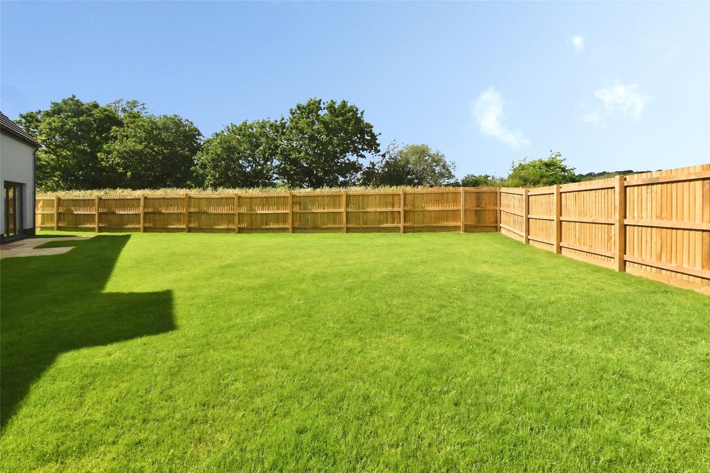 Property photo 3 of 18 Garden