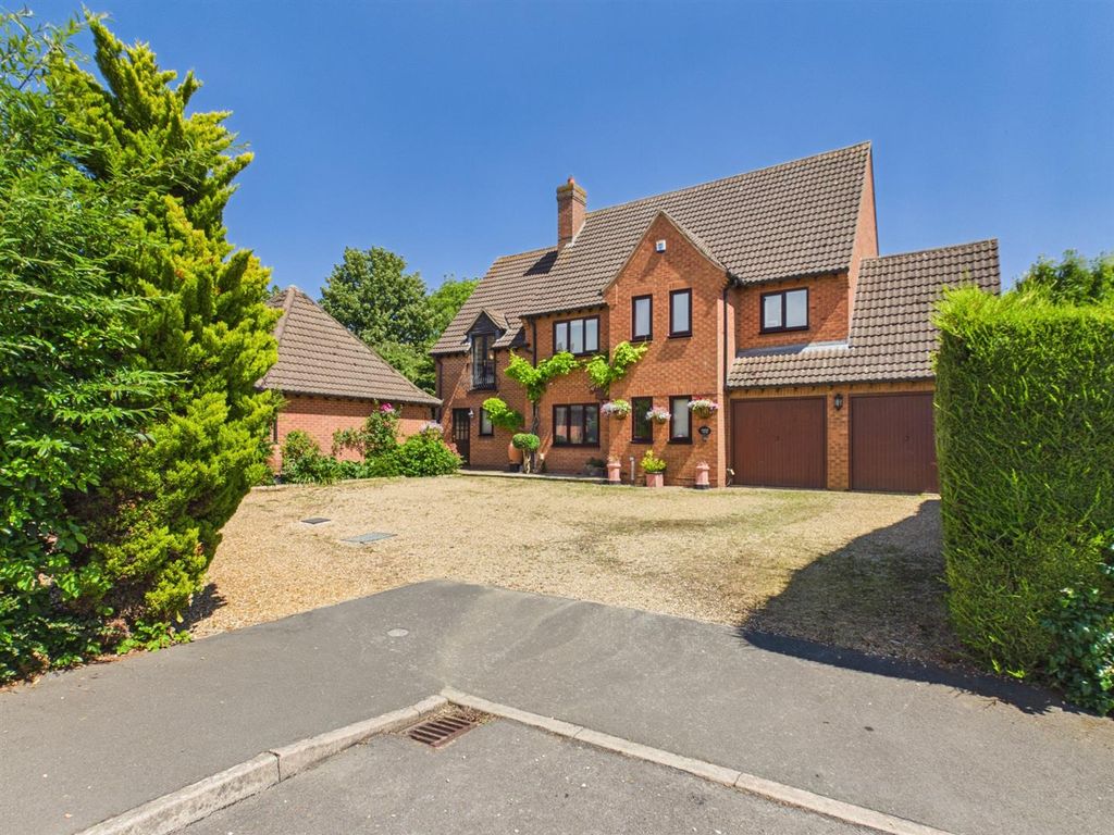 Property photo 1 of 28 Forest Gardens, Stamford