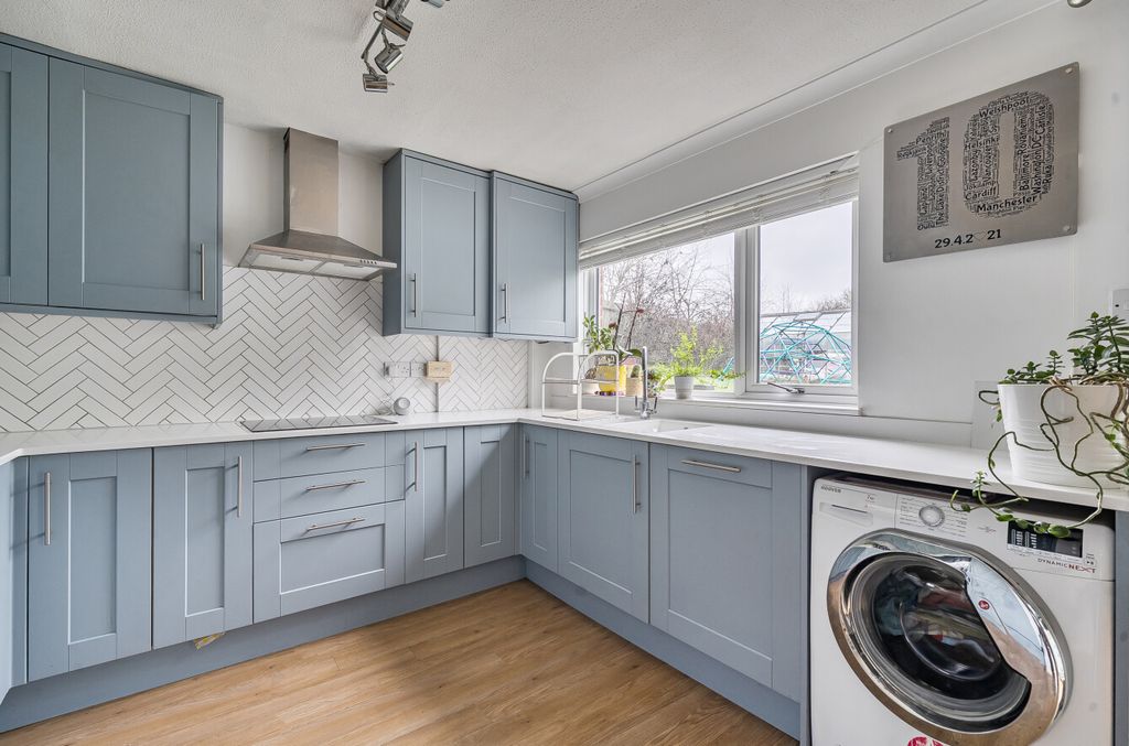 Property photo 3 of 19 1396879-21-696E51...