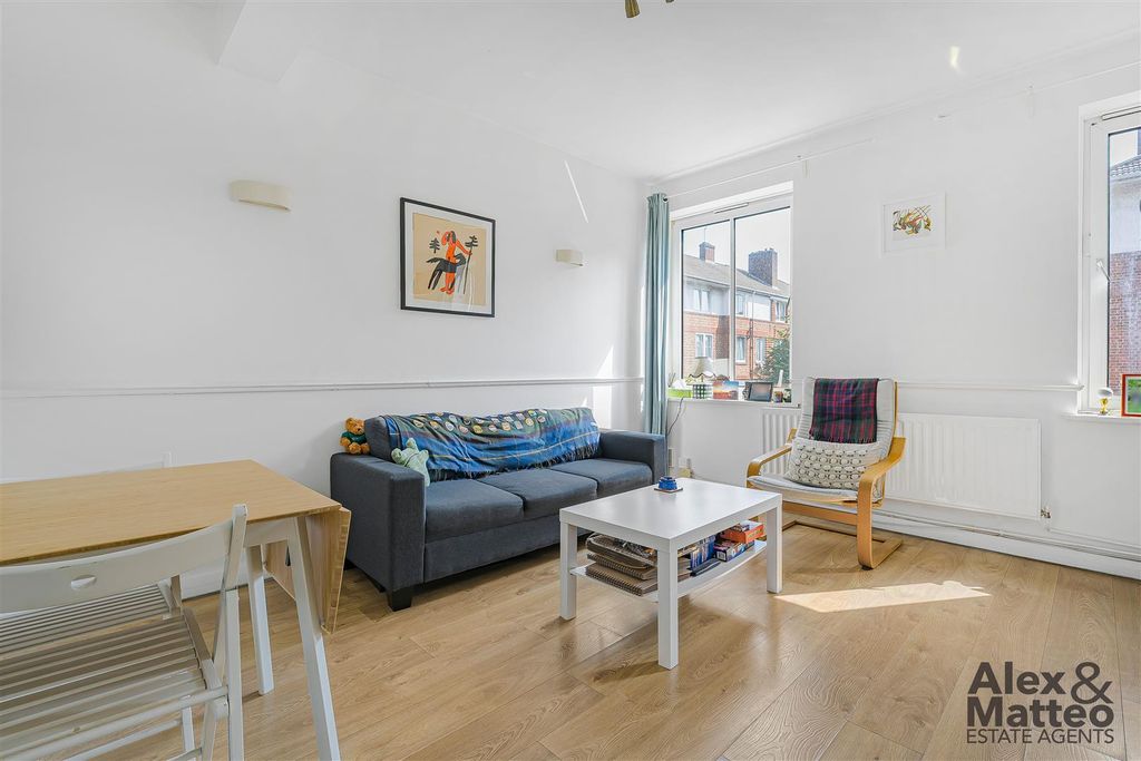 Property photo 3 of 15 Cherry Garden House