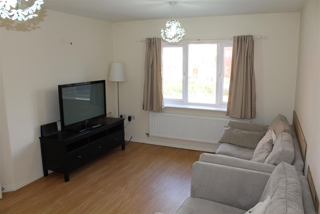 Property photo 3 of 9 37 Wharton Cres Lounge.Jpg
