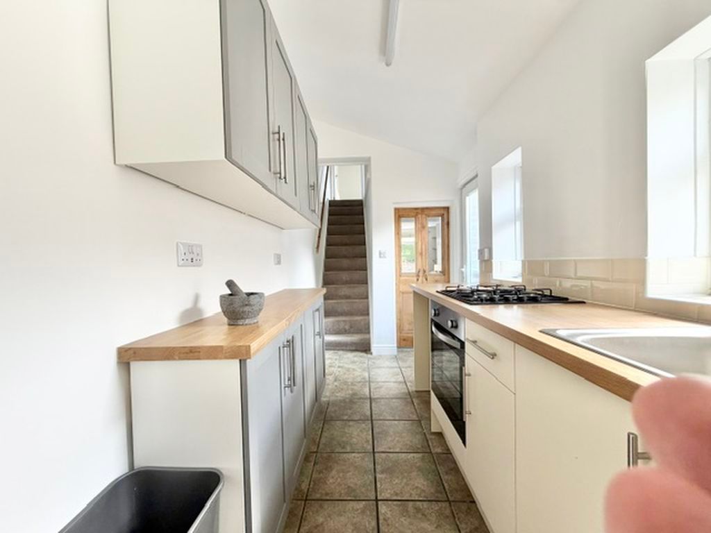 Property photo 3 of 14 Kitchen