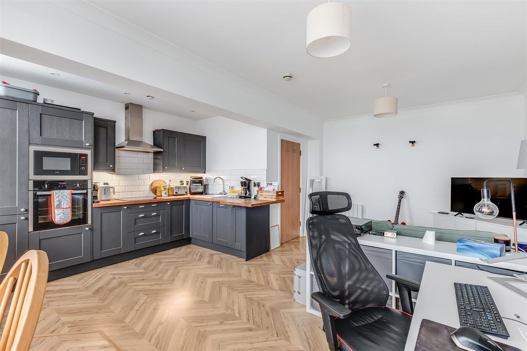 Property photo 2 of 16 Img_1184.Jpg