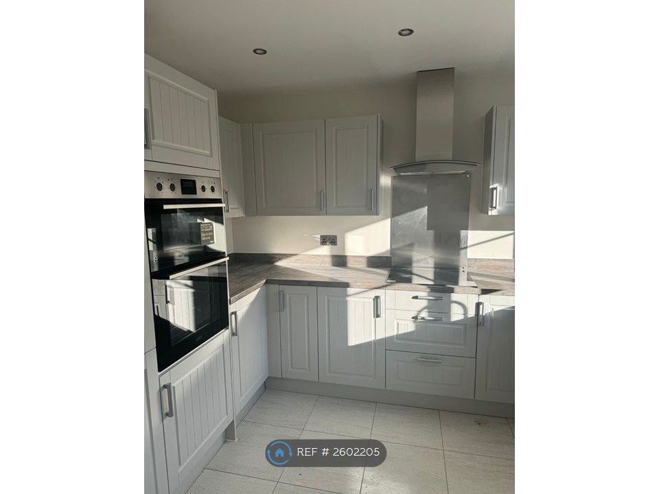 Property photo 3 of 13 Kitchen
