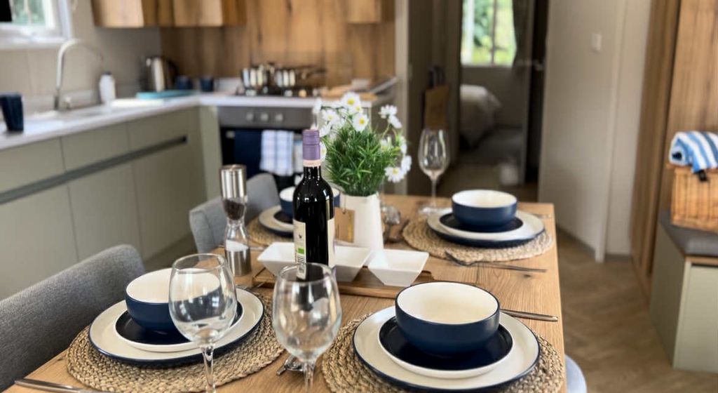 Property photo 3 of 6 Dining Table.Jpg