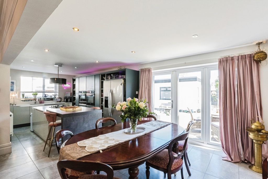 Property photo 3 of 30 Pbox-Img.Jpg