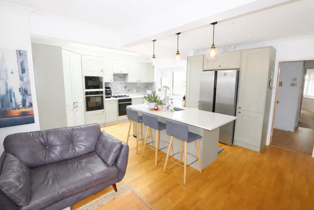 Property photo 3 of 13 9Daf74F0-8Fcd-4Be0-9Bab-1776Cfcfd3Ad.Png