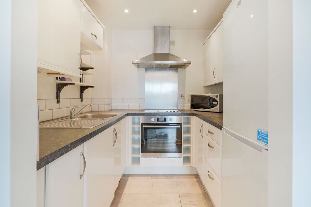 Property photo 3 of 11 Kitchen