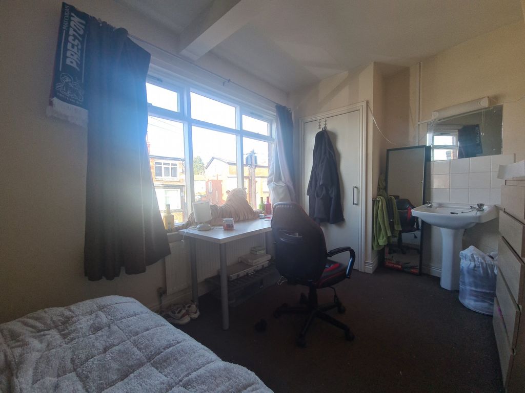 Property photo 1 of 16 A Bright And Spacious Master Bedroom With Large Wi...