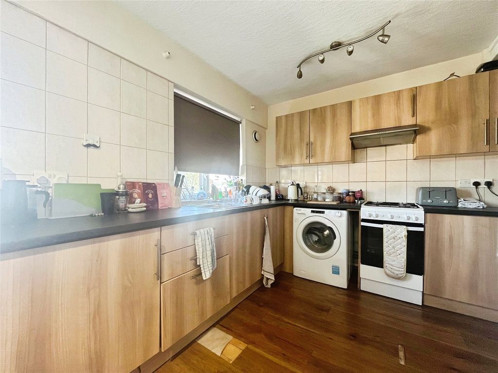 Property photo 3 of 7 Kitchen