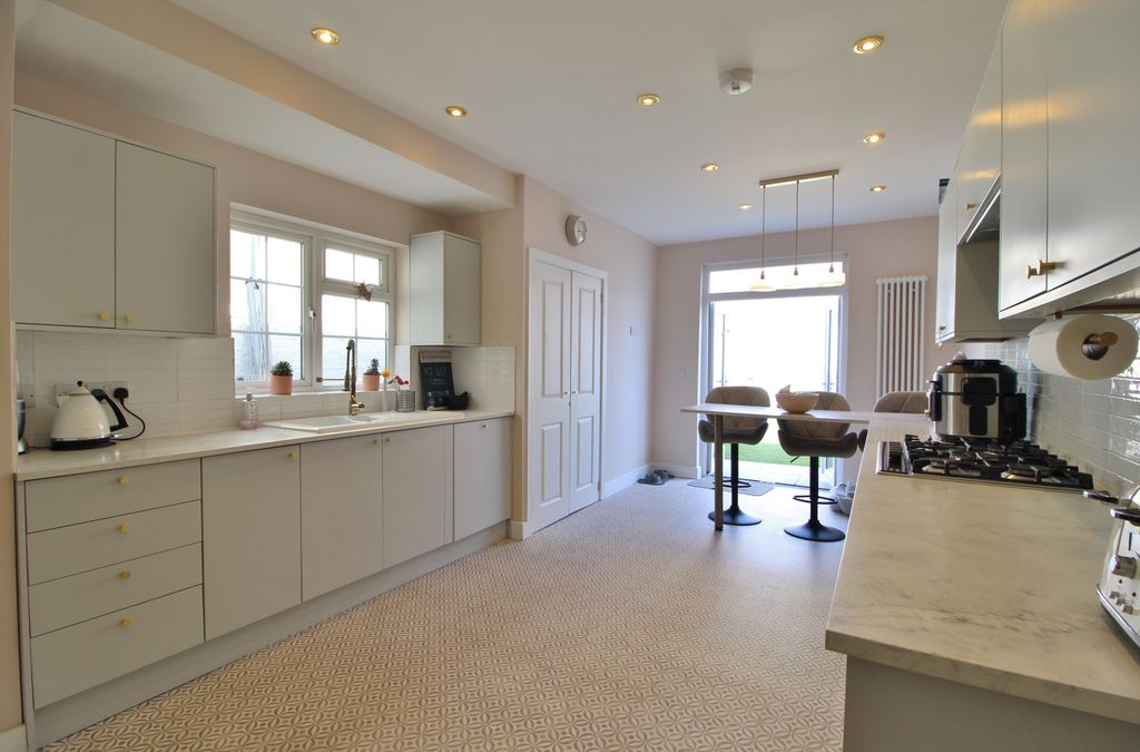 Property photo 3 of 25