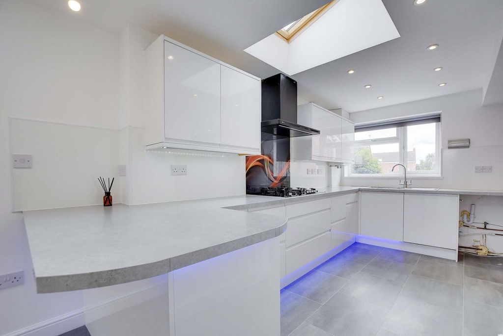 Property photo 3 of 35