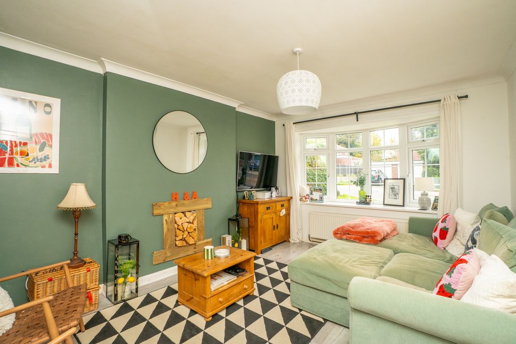 Property photo 2 of 23 31Oakwoodgreen8