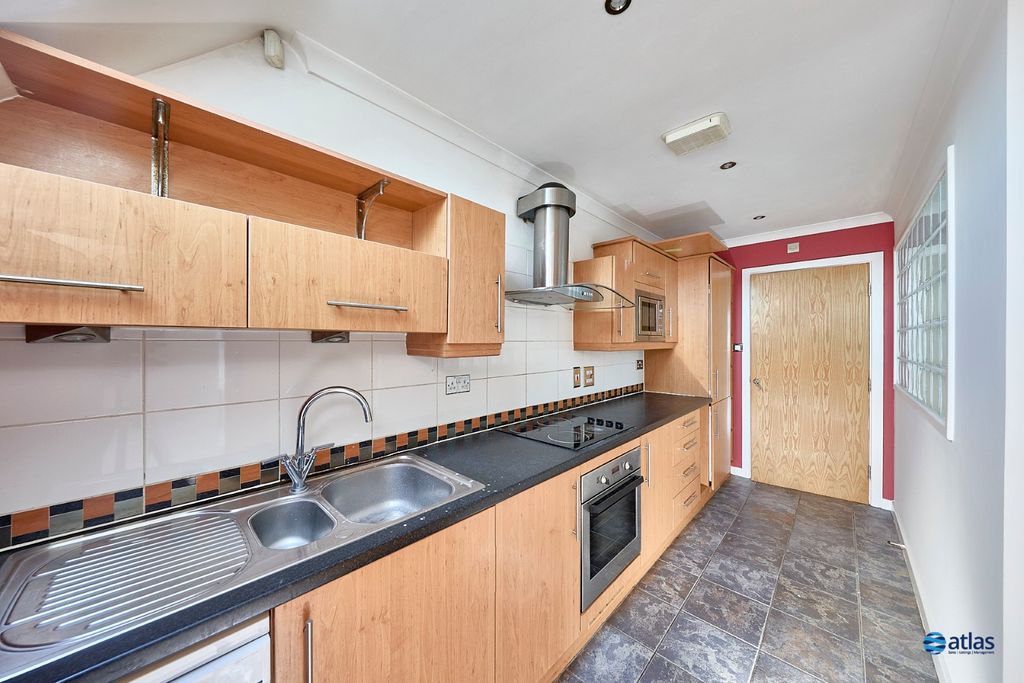 Property photo 3 of 16 Kitchen