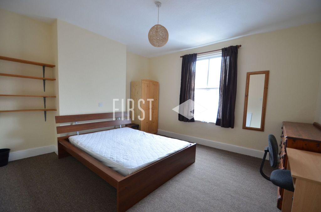 Property photo 1 of 12 Bedroom