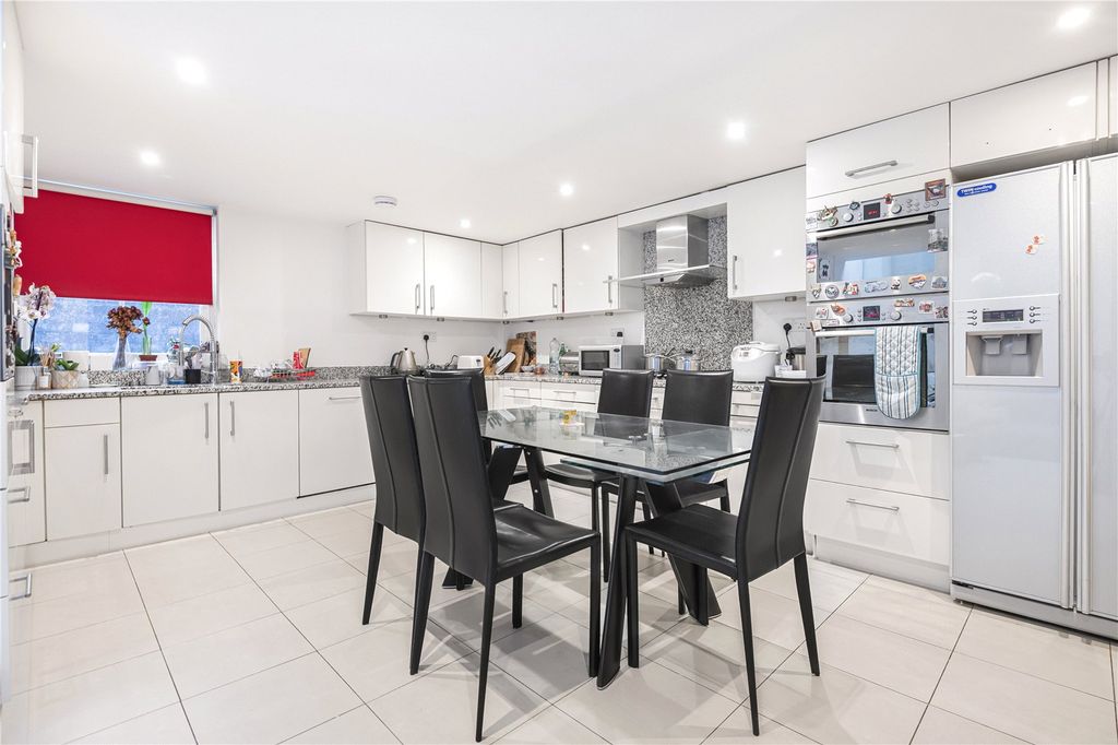 Property photo 3 of 11 Dining Area