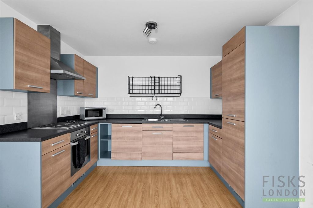 Property photo 3 of 9 40-1-Tarves-Way01.Jpg