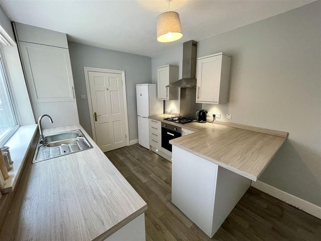 Property photo 2 of 9 Kitchen