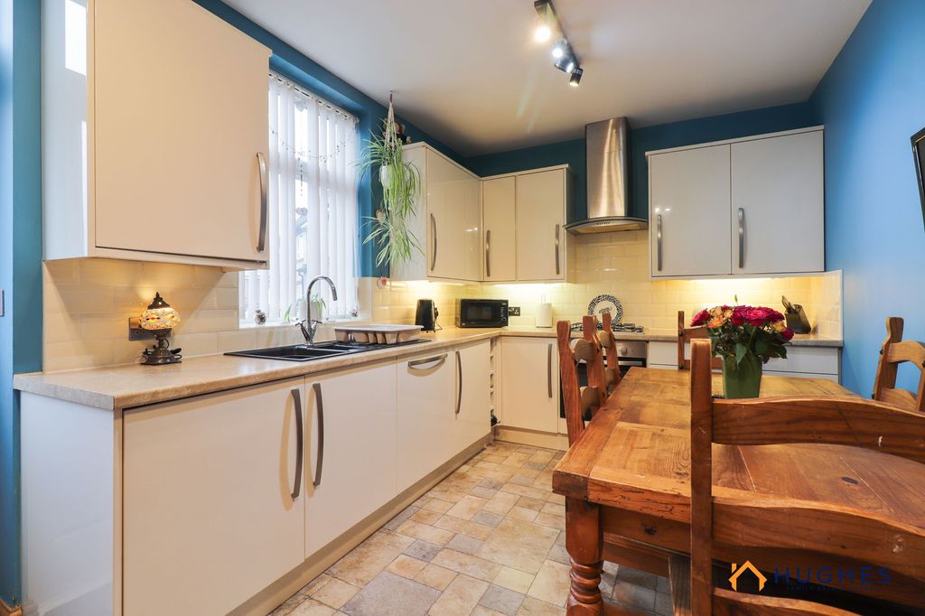 Property photo 2 of 26