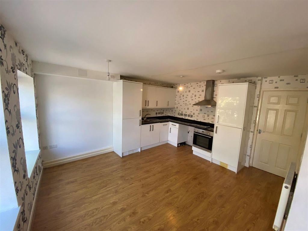 Property photo 3 of 10 Itarrqmueuuld0-8I...
