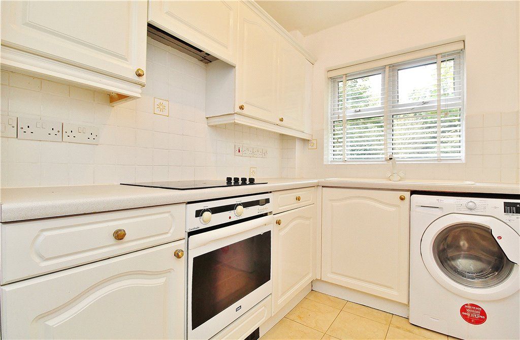 Property photo 3 of 6 Kitchen