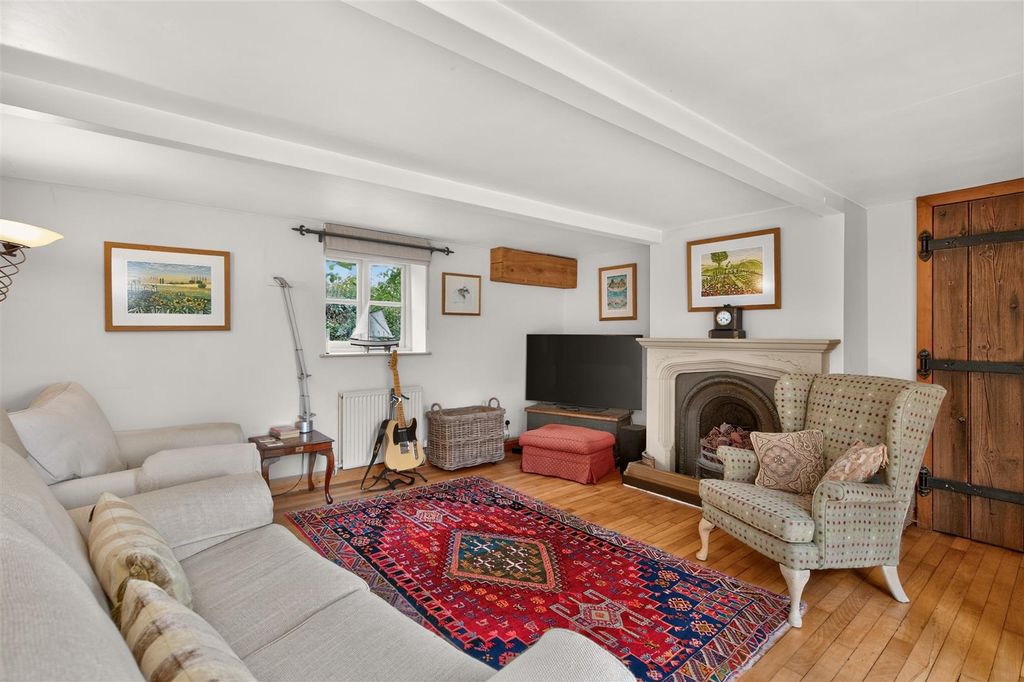 Property photo 2 of 33 Sitting Room