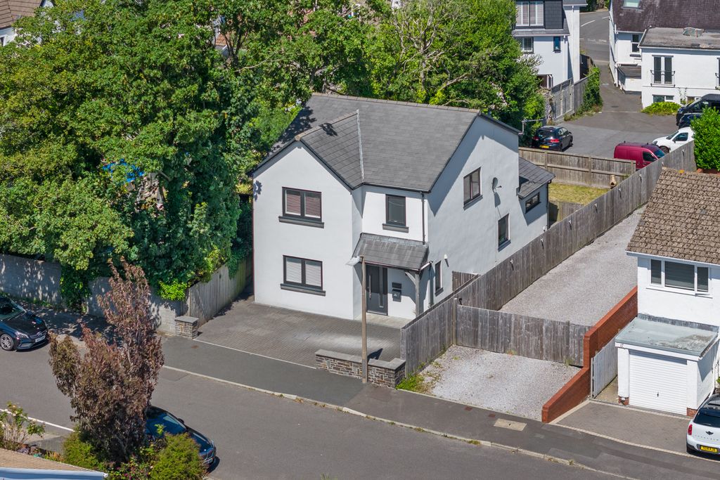 Property photo 1 of 31