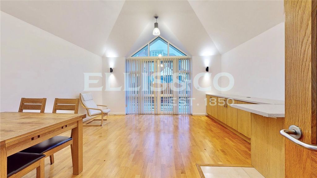Property photo 1 of 33 Picture No. 30