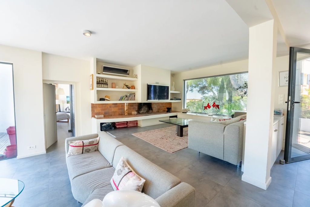 Property photo 3 of 28