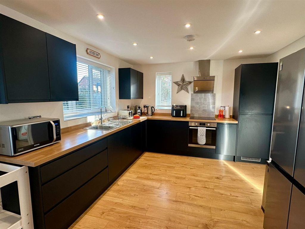 Property photo 2 of 23