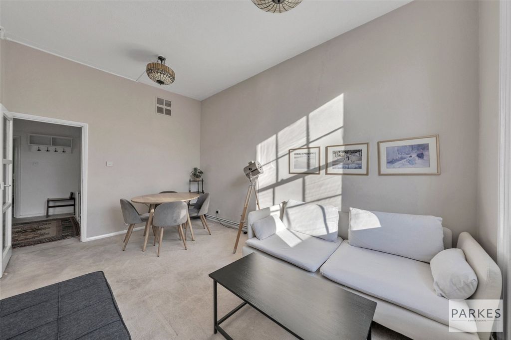 Property photo 2 of 16 Picture No. 17