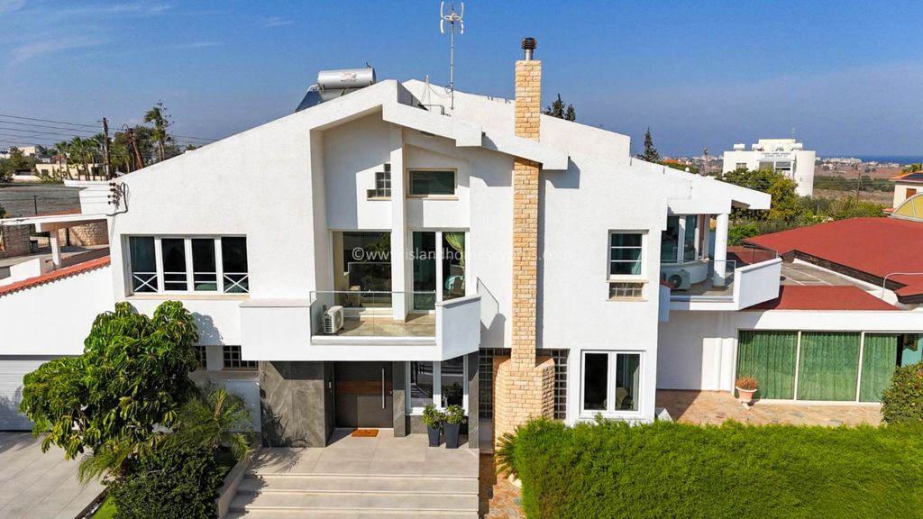 Property photo 1 of 23