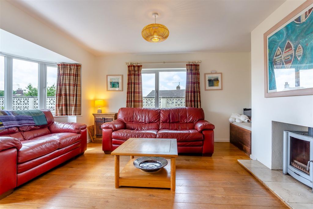 Property photo 2 of 35