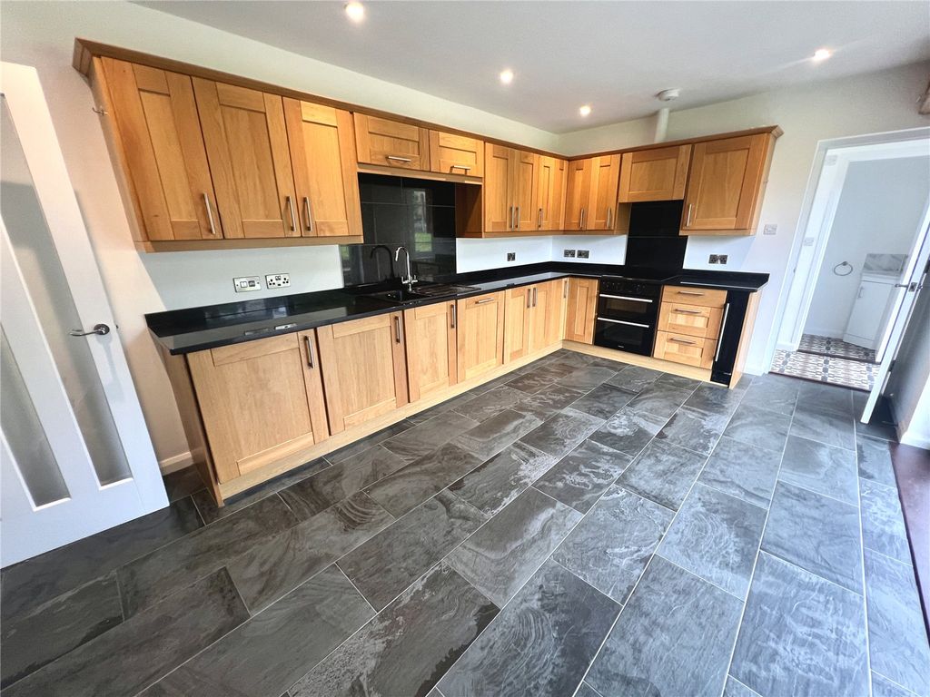 Property photo 2 of 13 Picture No. 21
