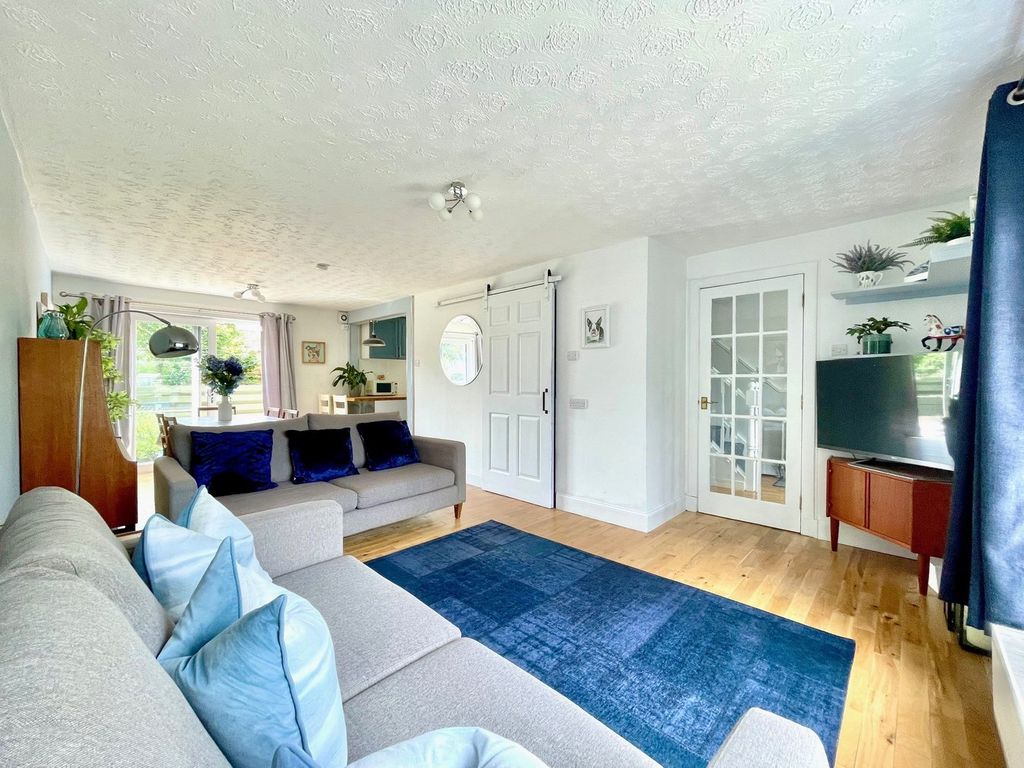 Property photo 3 of 32