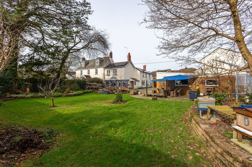 Property photo 2 of 42